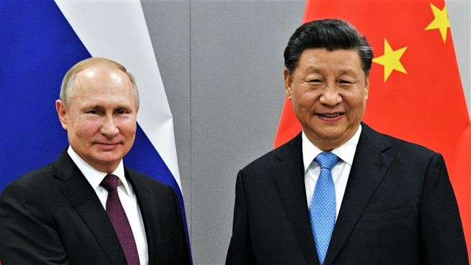 Vladimir Putin in Cina per incontrare il «caro amico» Xi Jinping