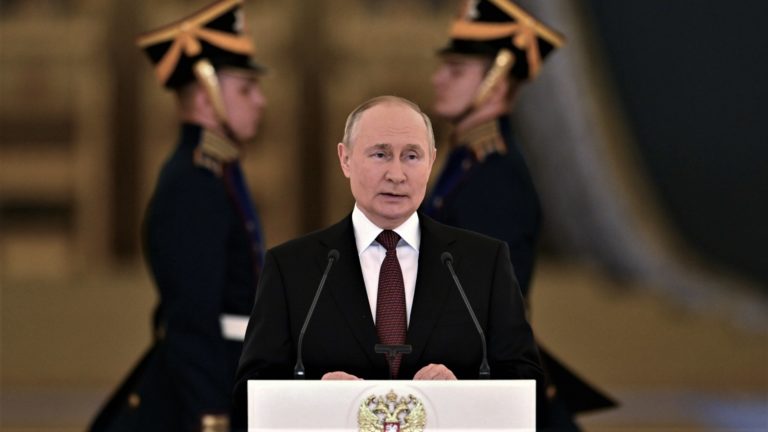 Vladimir Poutine remercie les chefs de la sécurité