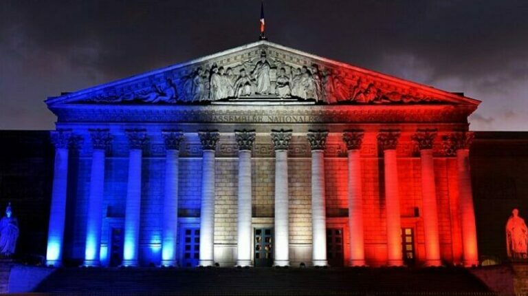 France : LFI fait entrer le drapeau palestinien au Parlement