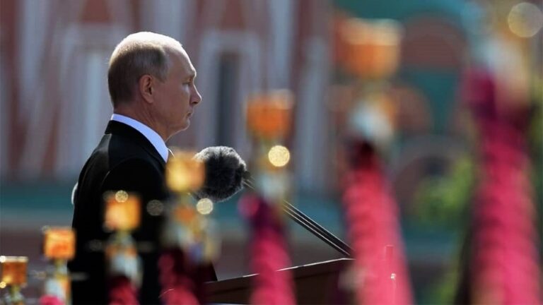 Vladimir Poutine approuve le nouveau gouvernement, avec les mêmes ministères